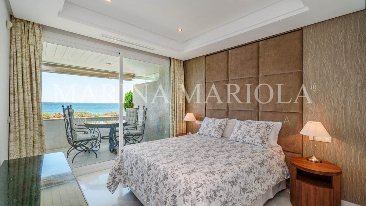 مارينا ماريولا ماربيا ، شقة 2 غرفة نوم في الواجهة الجنوبية ، عرض البحر مباشرة.