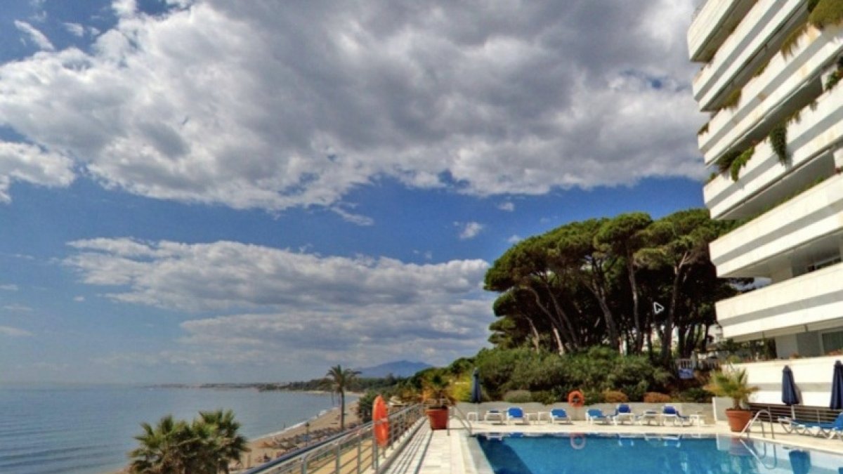 Marina Mariola Marbella Ático 5 dormitorios Frontal Sur con piscina privada