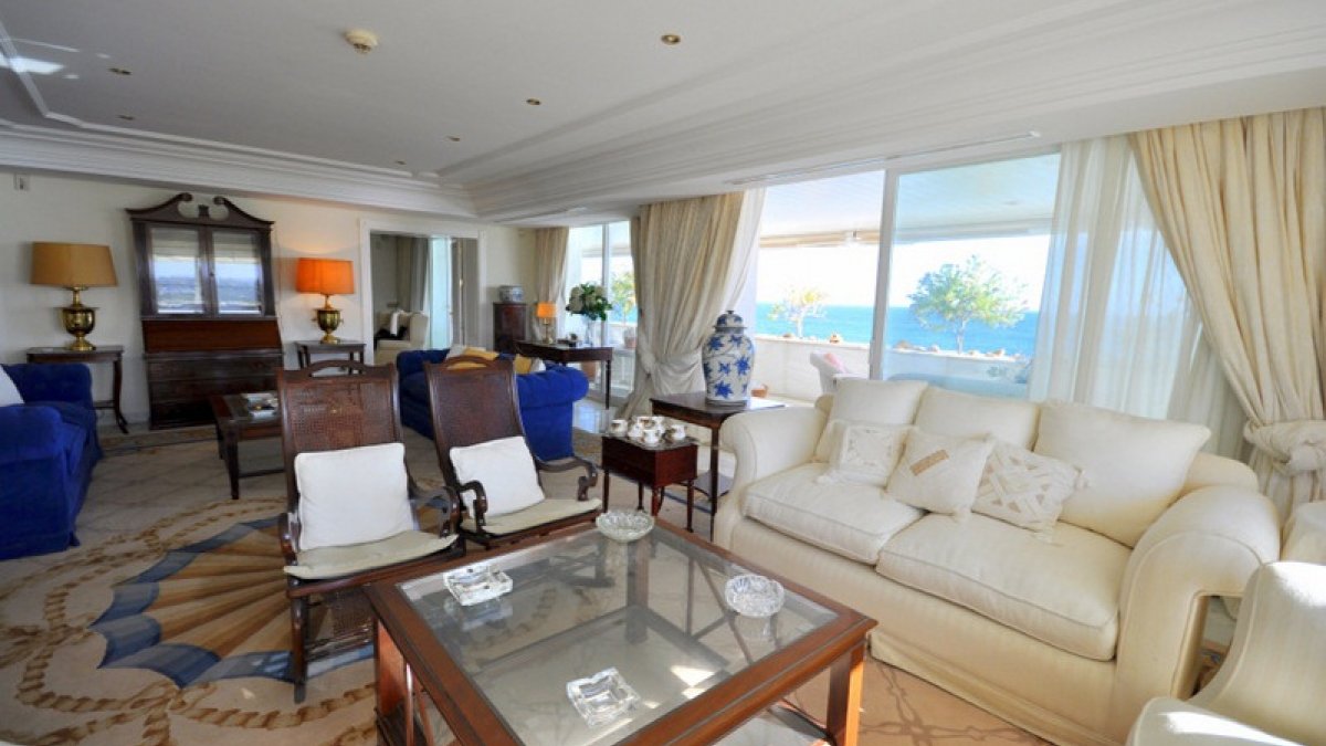 Marina Mariola Marbella Ático 5 dormitorios Frontal Sur con piscina privada