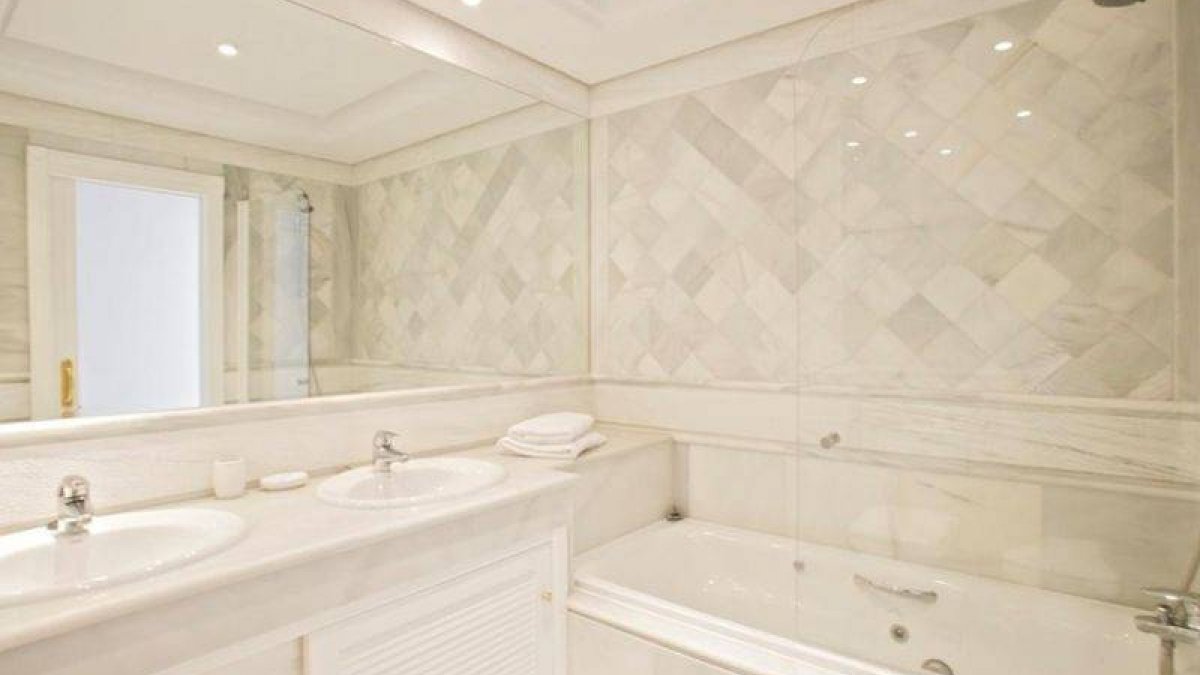 Marina Mariola Marbella, Stunning 3 bedrooms Penthouse with private pool