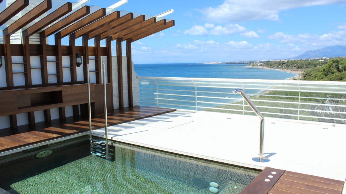 Marina Mariola Marbella, Stunning 3 bedrooms Penthouse with private pool