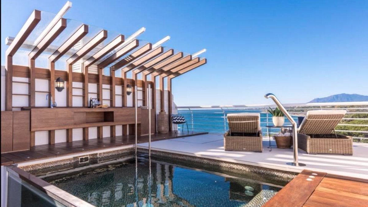 Marina Mariola Marbella, Stunning 3 bedrooms Penthouse with private pool