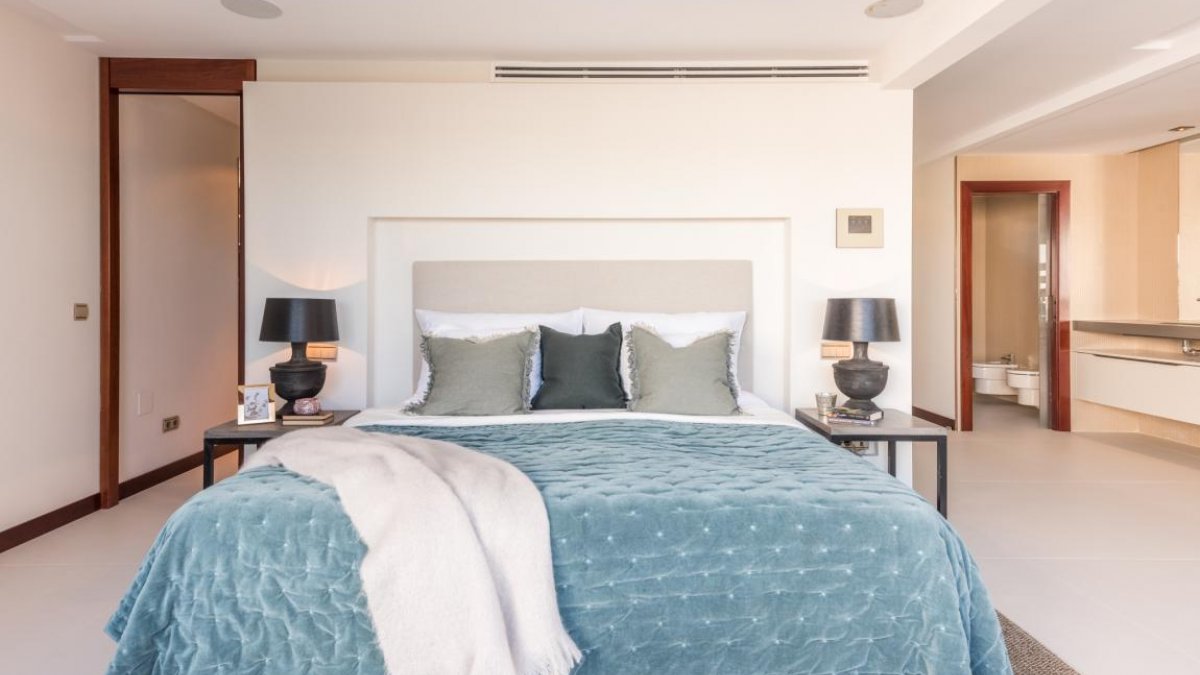 Marina Mariola Marbella, Stunning 3 bedrooms Penthouse with private pool