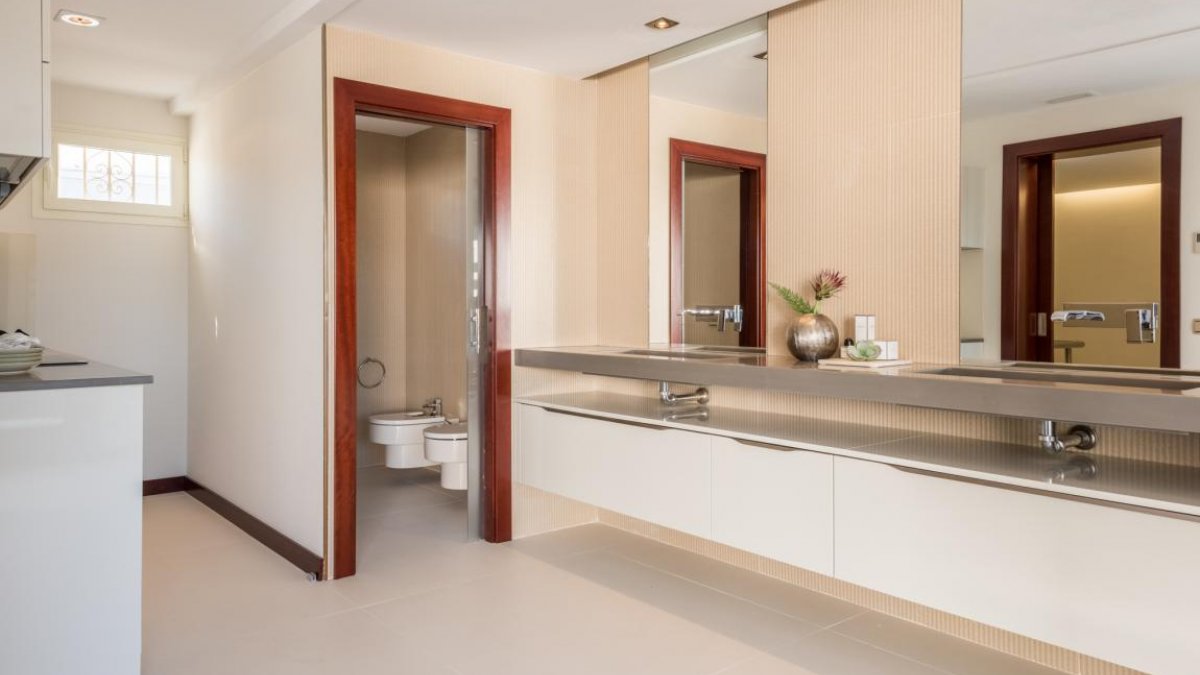 Marina Mariola Marbella, Stunning 3 bedrooms Penthouse with private pool