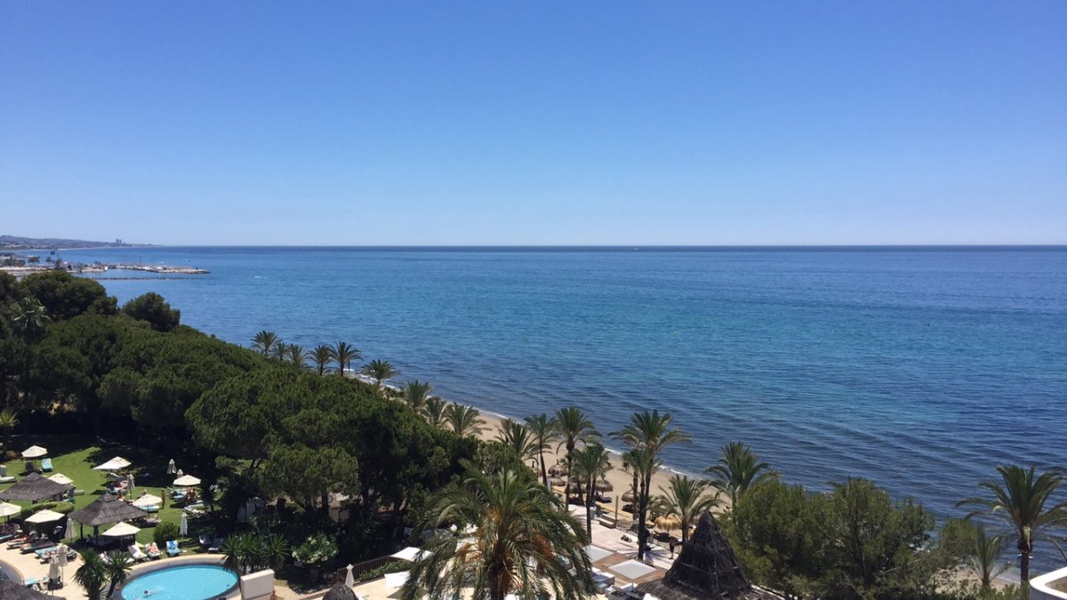Marina Mariola Marbella, Ático 3 Dormitorios con Piscina Privada.