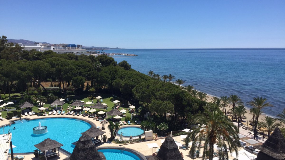 Marina Mariola Marbella, Ático 3 Dormitorios con Piscina Privada.