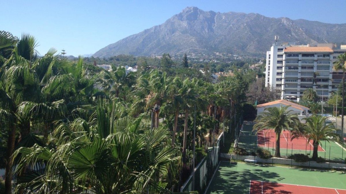 Marina Mariola Marbella, Ático 3 Dormitorios con Piscina Privada.