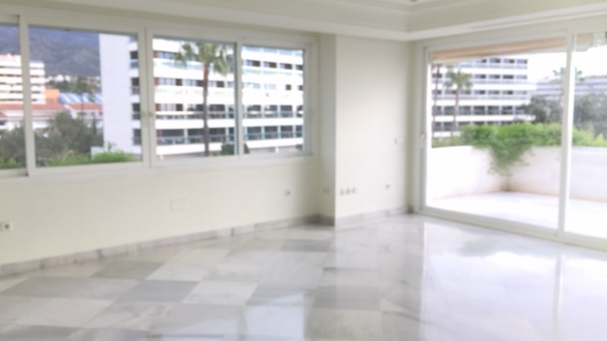 Marina Mariola Marbella, Ático 3 Dormitorios con Piscina Privada.